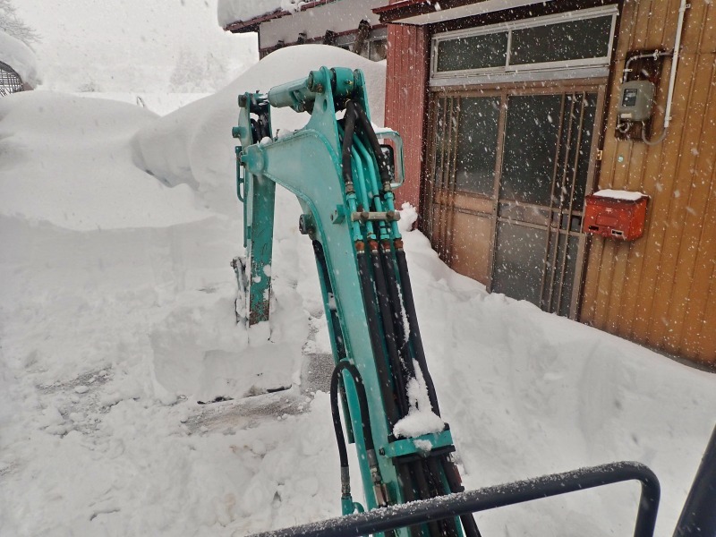 兼業農家は正月早々シーズン2回目の雪下ろし作業でした_c0336902_20520645.jpg