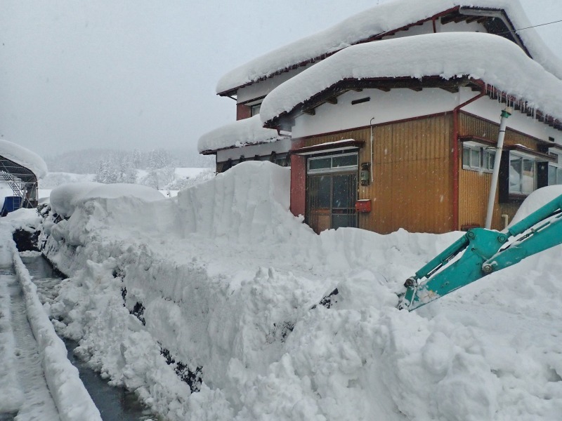 兼業農家は正月早々シーズン2回目の雪下ろし作業でした_c0336902_20520969.jpg