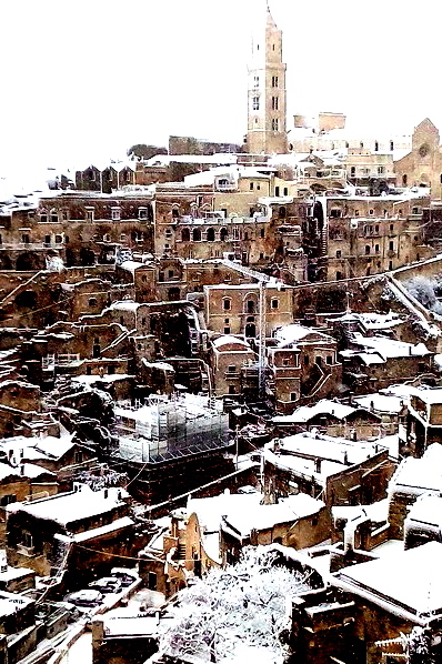 旧石器時代から人が住み続けた石の芸術の街の雪景色_a0113718_19391531.jpg