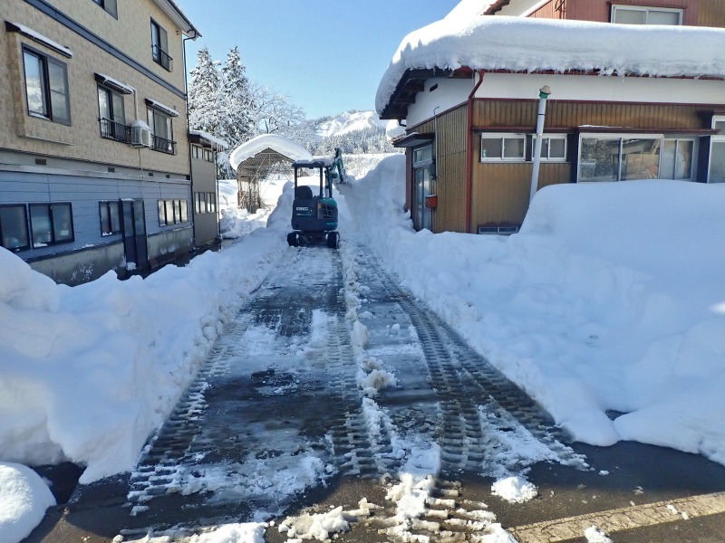 隣家の2回目の雪下ろしと排雪作業でした_c0336902_18381240.jpg