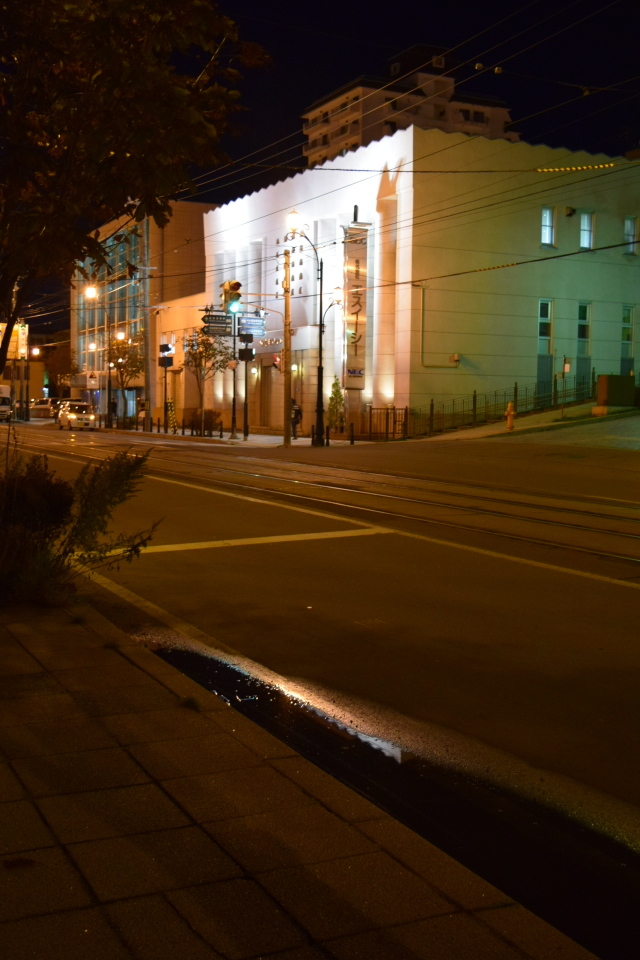 夜の函館を歩く(その1・末広町の電車通り編)_f0142606_04172866.jpg