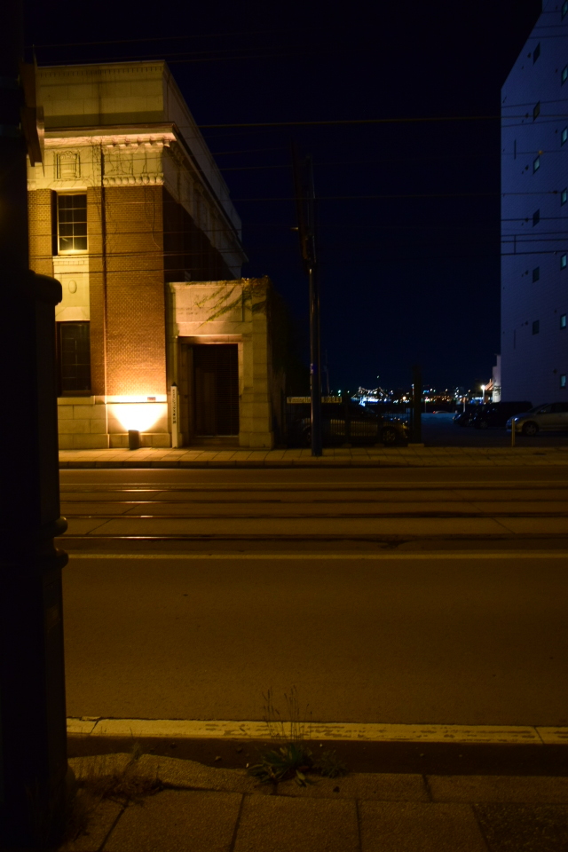 夜の函館を歩く(その1・末広町の電車通り編)_f0142606_04203246.jpg