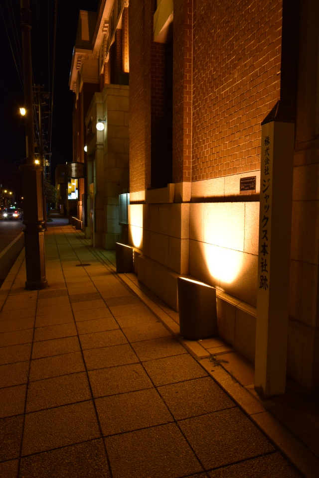 夜の函館を歩く(その1・末広町の電車通り編)_f0142606_04234440.jpg