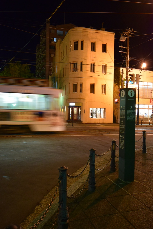 夜の函館を歩く(その1・末広町の電車通り編)_f0142606_04585897.jpg