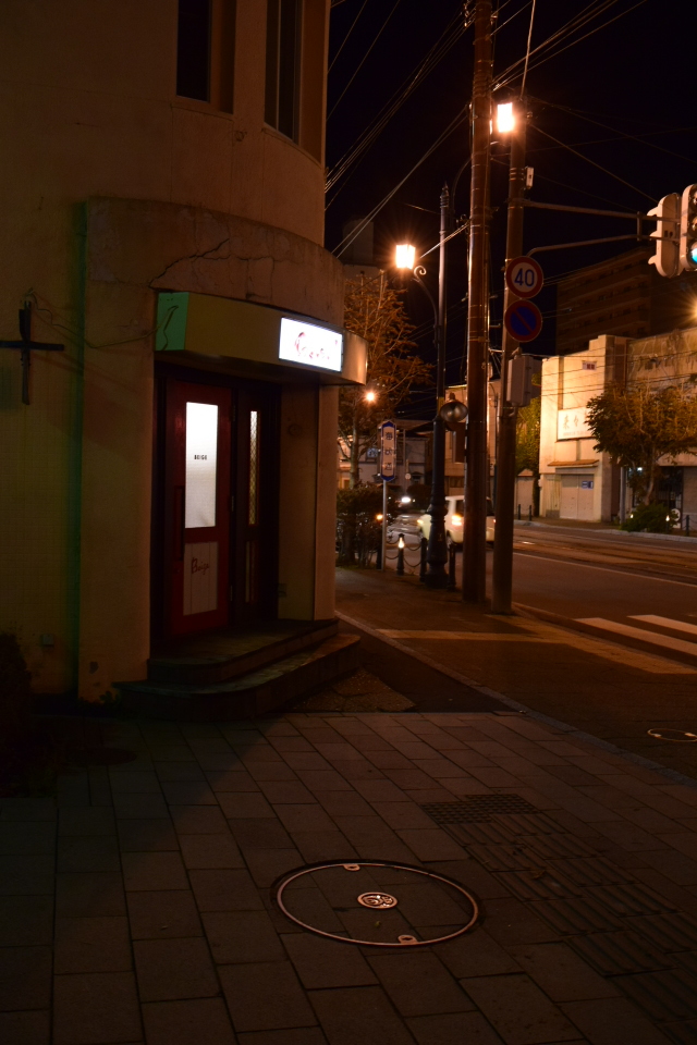夜の函館を歩く(その1・末広町の電車通り編)_f0142606_04594426.jpg