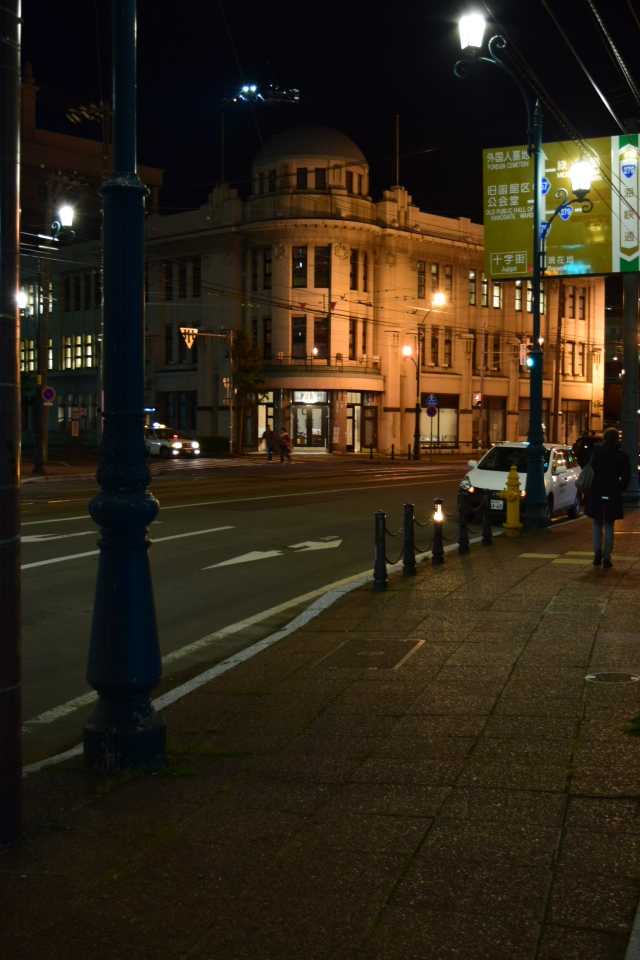夜の函館を歩く(その1・末広町の電車通り編)_f0142606_05044362.jpg