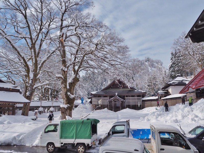 普光寺では雪掘り作業が進められていました_c0336902_19581171.jpg