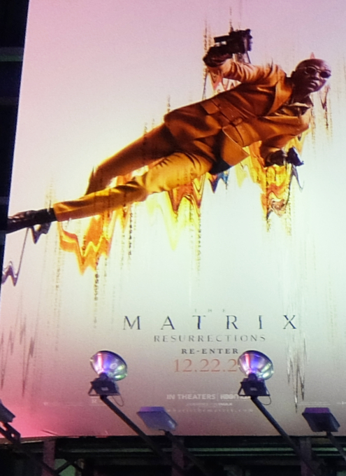 タイムズ・スクエアで見かけた映画『マトリックス レザレクションズ』（The Matrix Resurrections）の巨大看板_b0007805_22163145.jpg