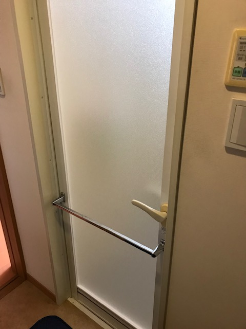 『TOTO』の浴室ドア修理と便器の交換を承りました by interior styling of bright_c0157866_19583512.jpg