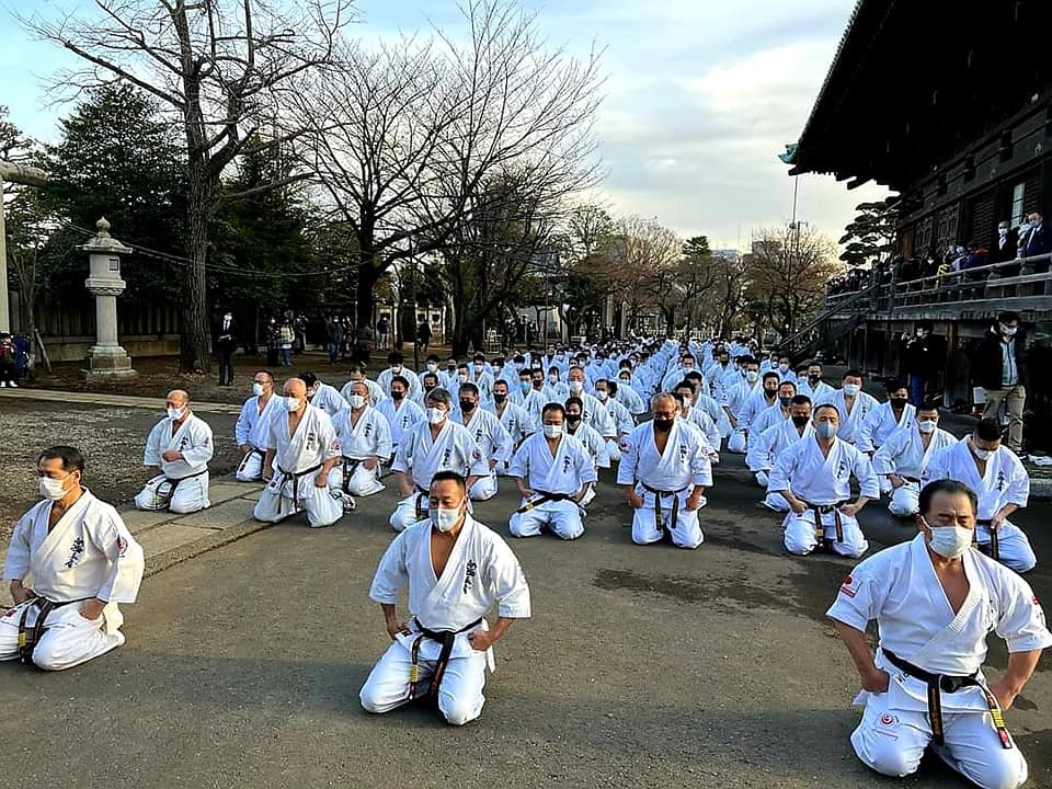 新極真会伝統の、大山倍達総裁墓前稽古(鏡開き稽古)が、文京区護国寺において無事に終了。_c0186691_19574706.jpg