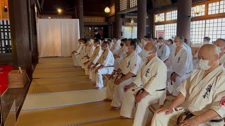 新極真会伝統の、大山倍達総裁墓前稽古(鏡開き稽古)が、文京区護国寺において無事に終了。_c0186691_20082470.jpg