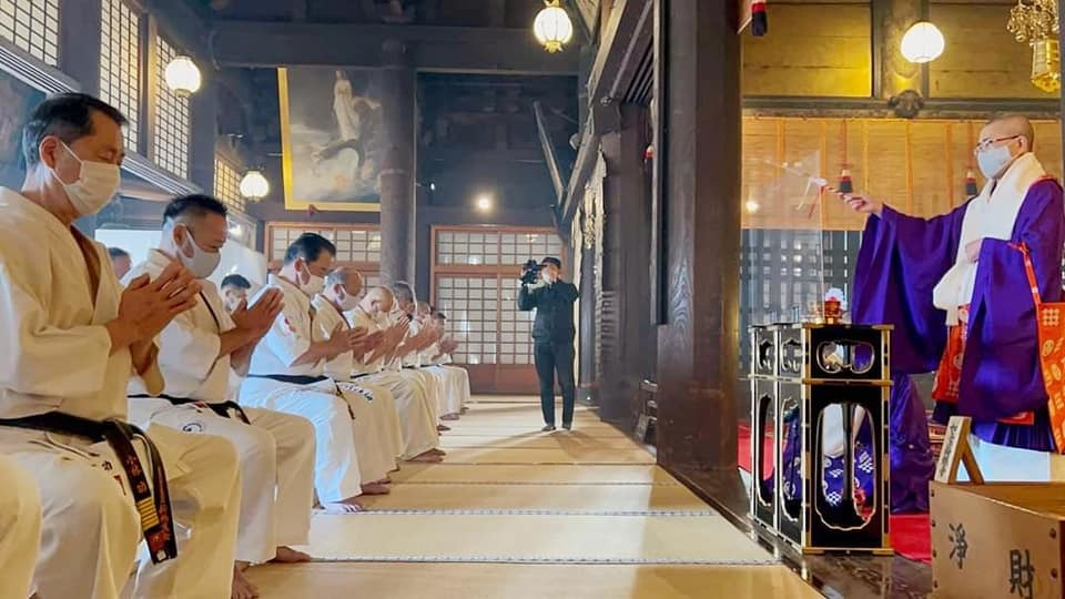 新極真会伝統の、大山倍達総裁墓前稽古(鏡開き稽古)が、文京区護国寺において無事に終了。_c0186691_20084477.jpg