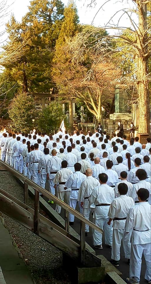新極真会伝統の、大山倍達総裁墓前稽古(鏡開き稽古)が、文京区護国寺において無事に終了。_c0186691_20354689.jpg