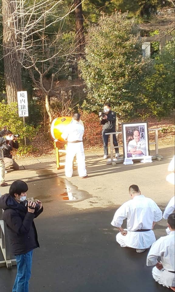 新極真会伝統の、大山倍達総裁墓前稽古(鏡開き稽古)が、文京区護国寺において無事に終了。_c0186691_20360260.jpg