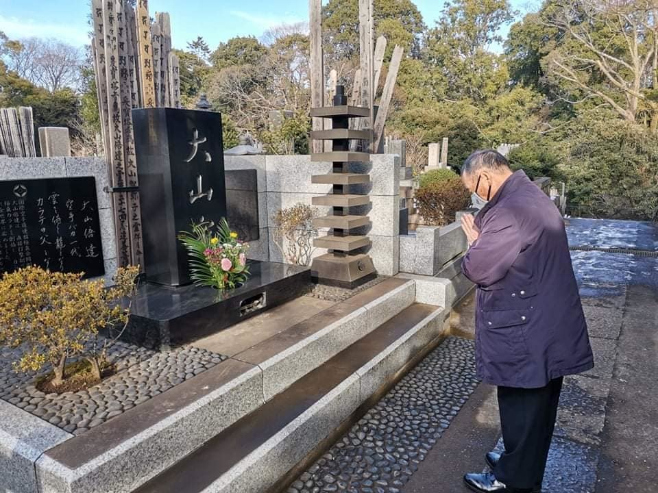 新極真会伝統の、大山倍達総裁墓前稽古(鏡開き稽古)が、文京区護国寺において無事に終了。_c0186691_20362001.jpg
