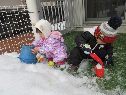 たんぽぽ組 初✨雪遊びをしました！！_c0212598_16344557.jpg