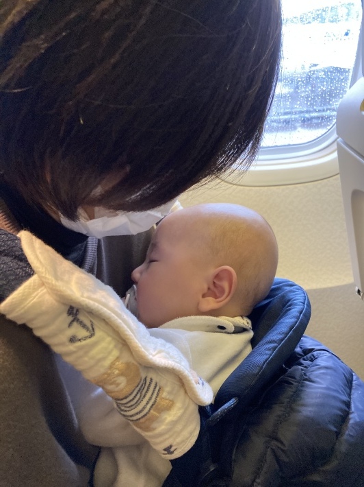 飛行機 どうにか泣かずに過ごせました〜_b0412708_19312288.jpeg
