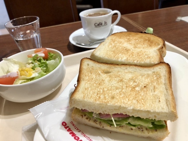 【イタリアントマト・カフェJr. で、トーストサンド】_b0009849_11570470.jpeg