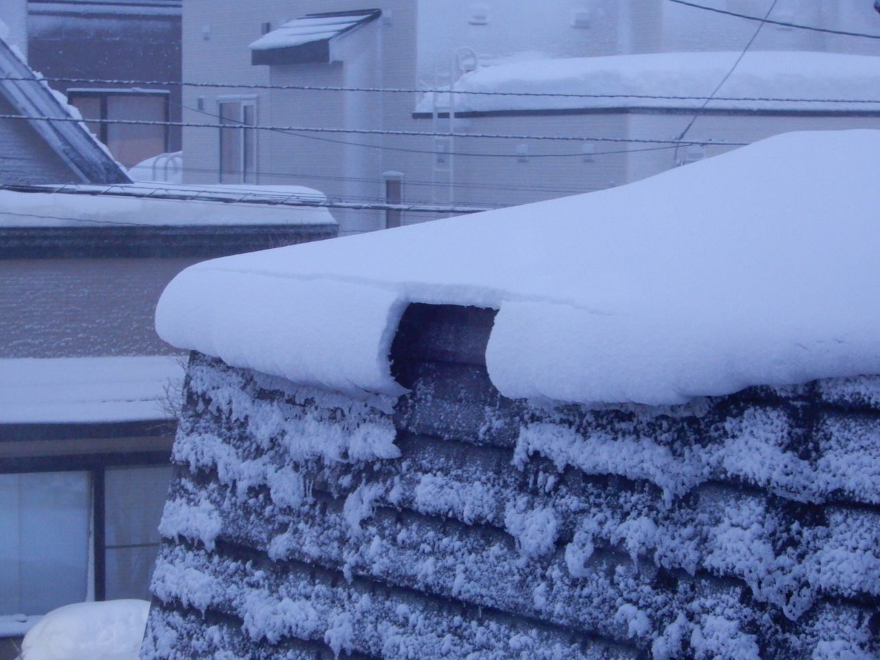明日朝もまた雪かき大変そう_c0025115_21341172.jpg