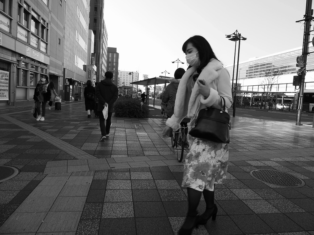 横断歩道_e0374932_06472632.jpg