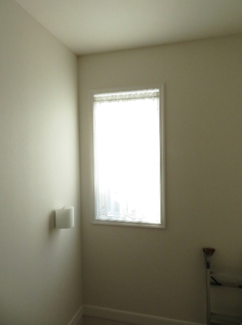 階段室の『高窓』に『カフェカーテン』を納めました　by interior styling of bright　_c0157866_20195753.jpg