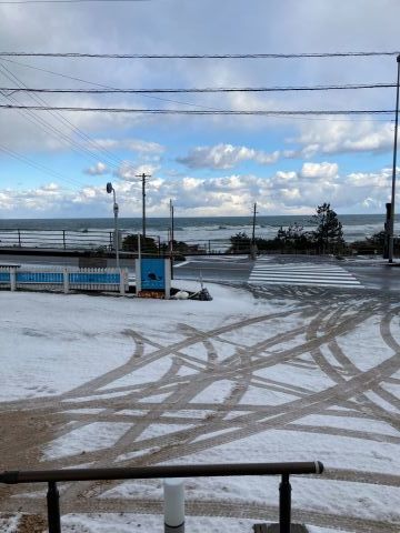 雪かきは、しなくていい朝でした。_f0009169_09570317.jpg