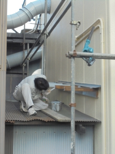 (株)N様邸 熊野町出来庭(外壁塗装・屋根カバー工法・壁ガルバ工事_d0125228_07512935.jpg