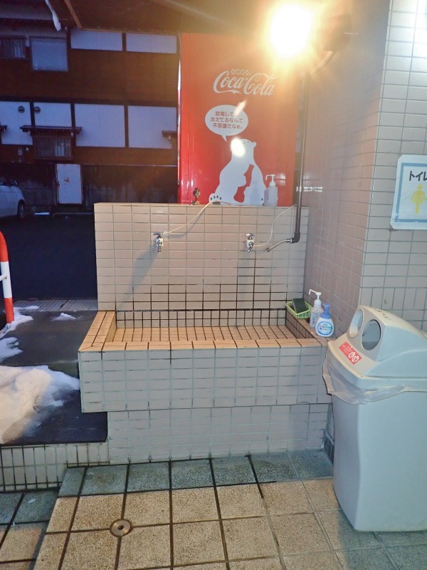 水栓の\"凍結防止\"工事を行っています_c0336902_12434265.jpg