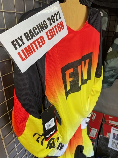 FLY 2022 LIMITED EDITON ウエア 解禁_f0062361_11131243.jpg