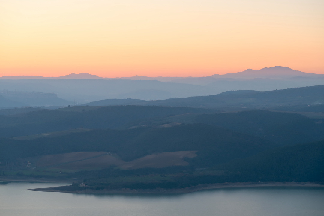 間に合えてコルバーラ湖から見送る夕日_f0234936_00194256.jpg
