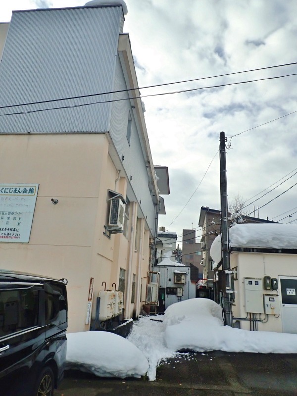 日曜日 会館では雪庇落としをしました_c0336902_20331097.jpg