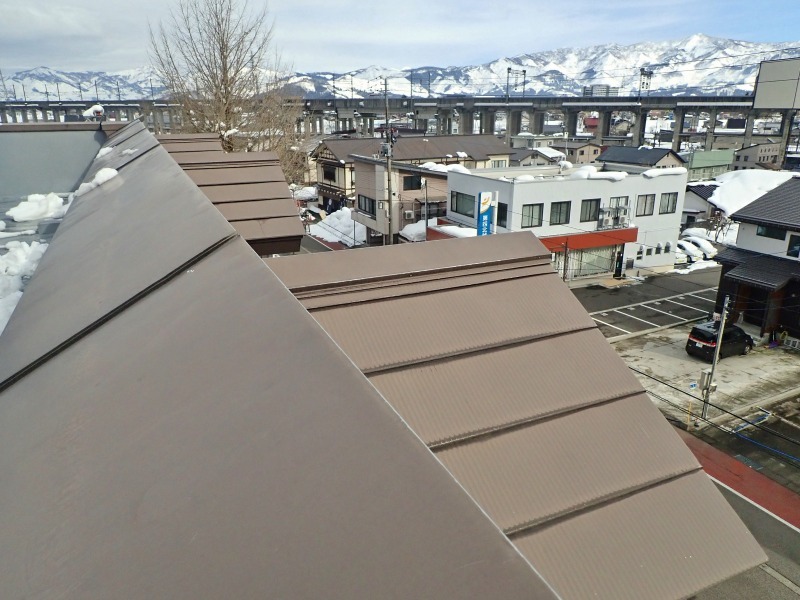 日曜日 会館では雪庇落としをしました_c0336902_20331423.jpg