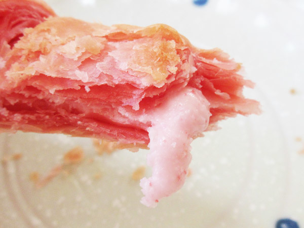 【ケンタッキー】期間限定 いちごチョコ パイ_c0152767_06510173.jpg