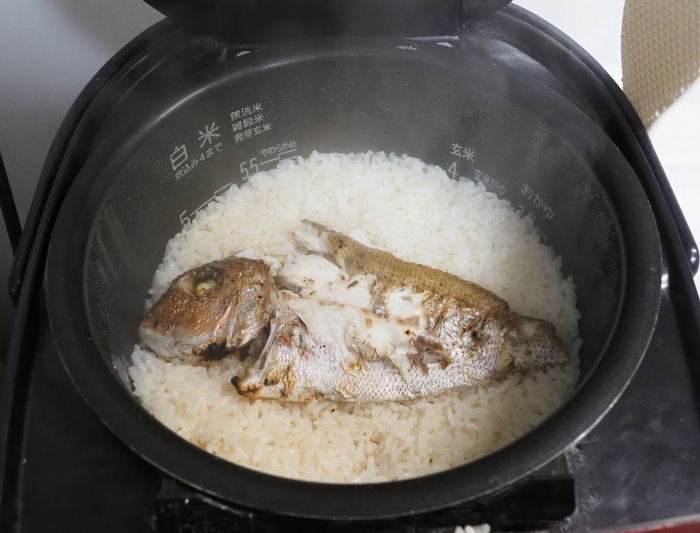 夫の釣果とその後(お刺身と鯛めし)_c0116915_23350177.jpg