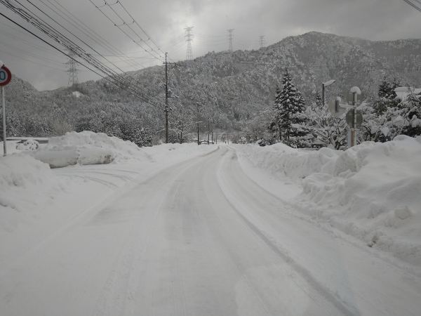 ★　雪道の運転はTALEX　ラスターブラウンで(≧▽≦)　★　～　メガネのノハラ　イオン洛南店　雪道　スタッドレス　除雪車　スタック　～_c0221718_10382043.jpg