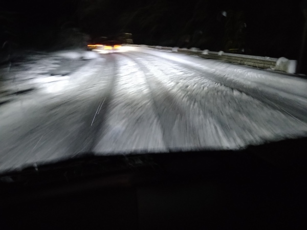 ★　雪道の運転はTALEX　ラスターブラウンで(≧▽≦)　★　～　メガネのノハラ　イオン洛南店　雪道　スタッドレス　除雪車　スタック　～_c0221718_10394653.jpg