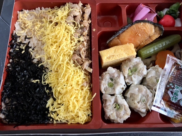 【駅弁大会で鳥栖(とす)駅中央軒の焼麦(しゃおまい)弁当を買った】_b0009849_13573496.jpeg