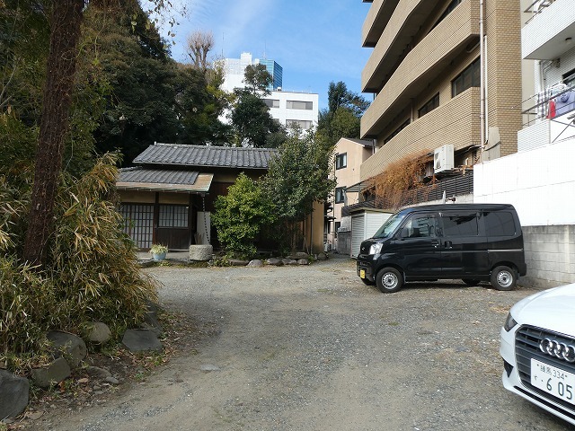 真っ暗な洞窟を歩いて武器を持つ弁天様に会いに行く♪　月命日散歩は松蓮社♪_b0287088_15523490.jpg