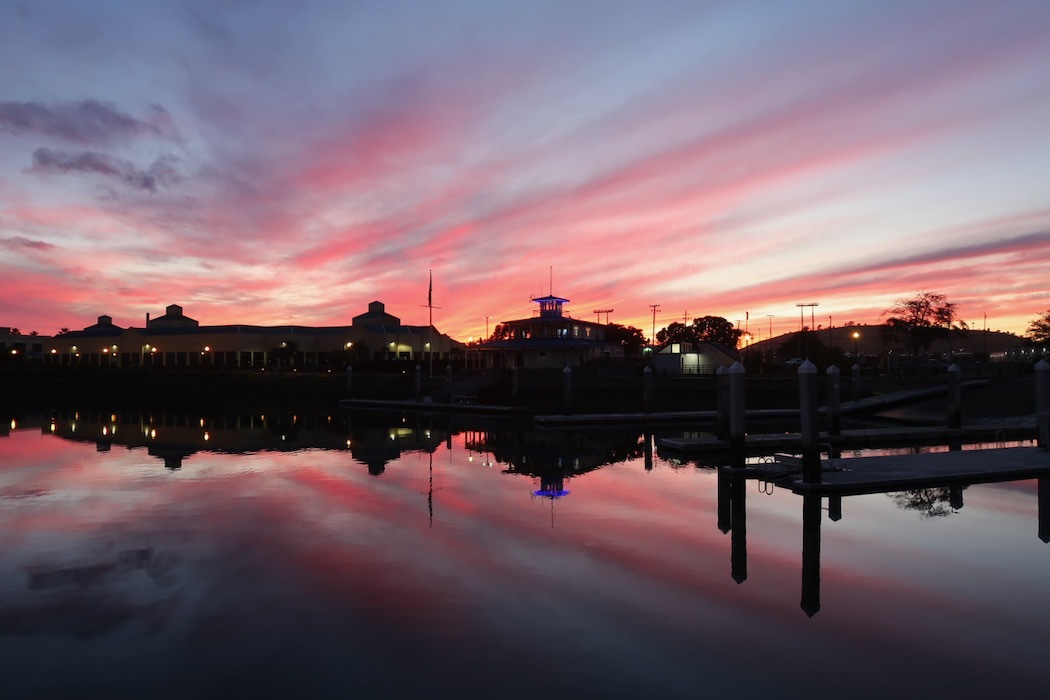 ピンク色に染まったヨットハーバー_a0397115_14182644.jpeg