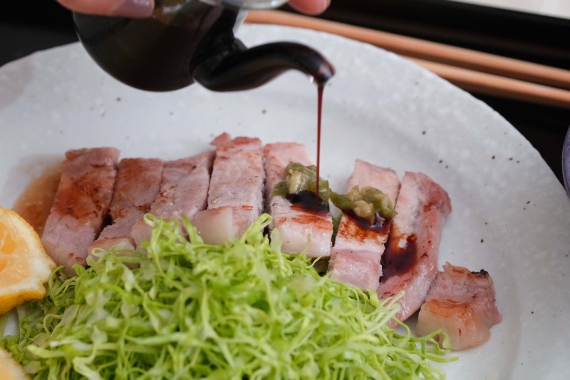 「豚ステーキにはわさび醤油がベストアンサー」と五郎さんが言っていた！_d0377645_23385003.jpg