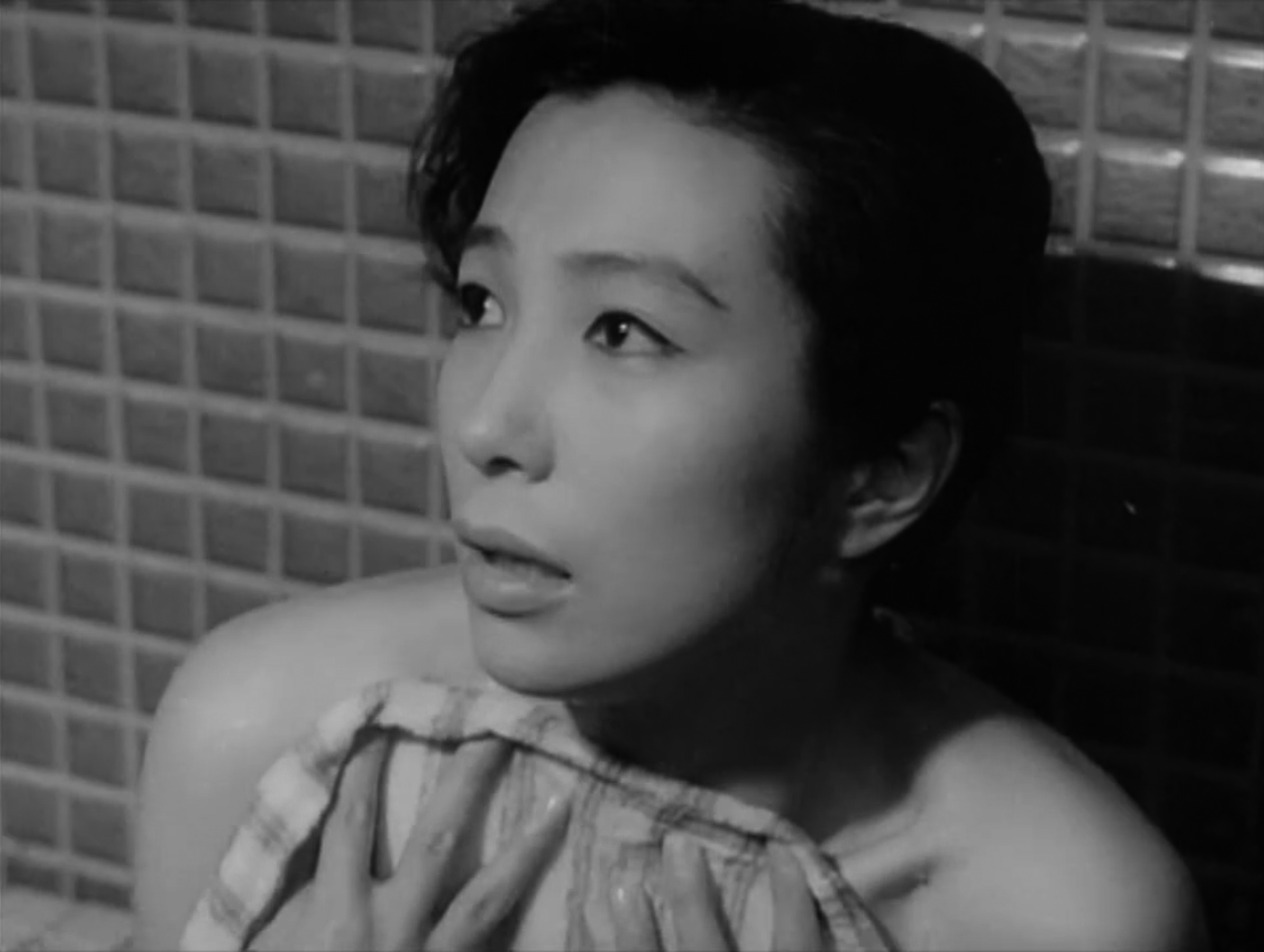 新珠三千代（Michiyo Aratama）「死の十字路」（1956）・・・其の弐_e0042361_16333615.jpg