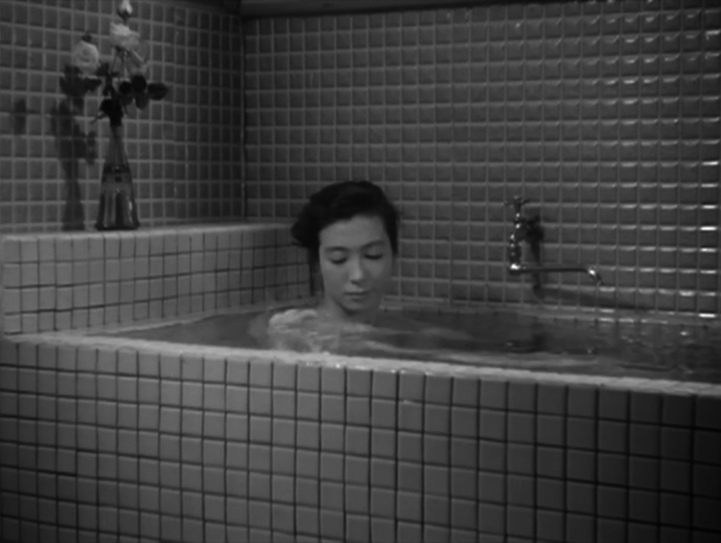 新珠三千代（Michiyo Aratama）「死の十字路」（1956）・・・其の弐_e0042361_16341511.jpg