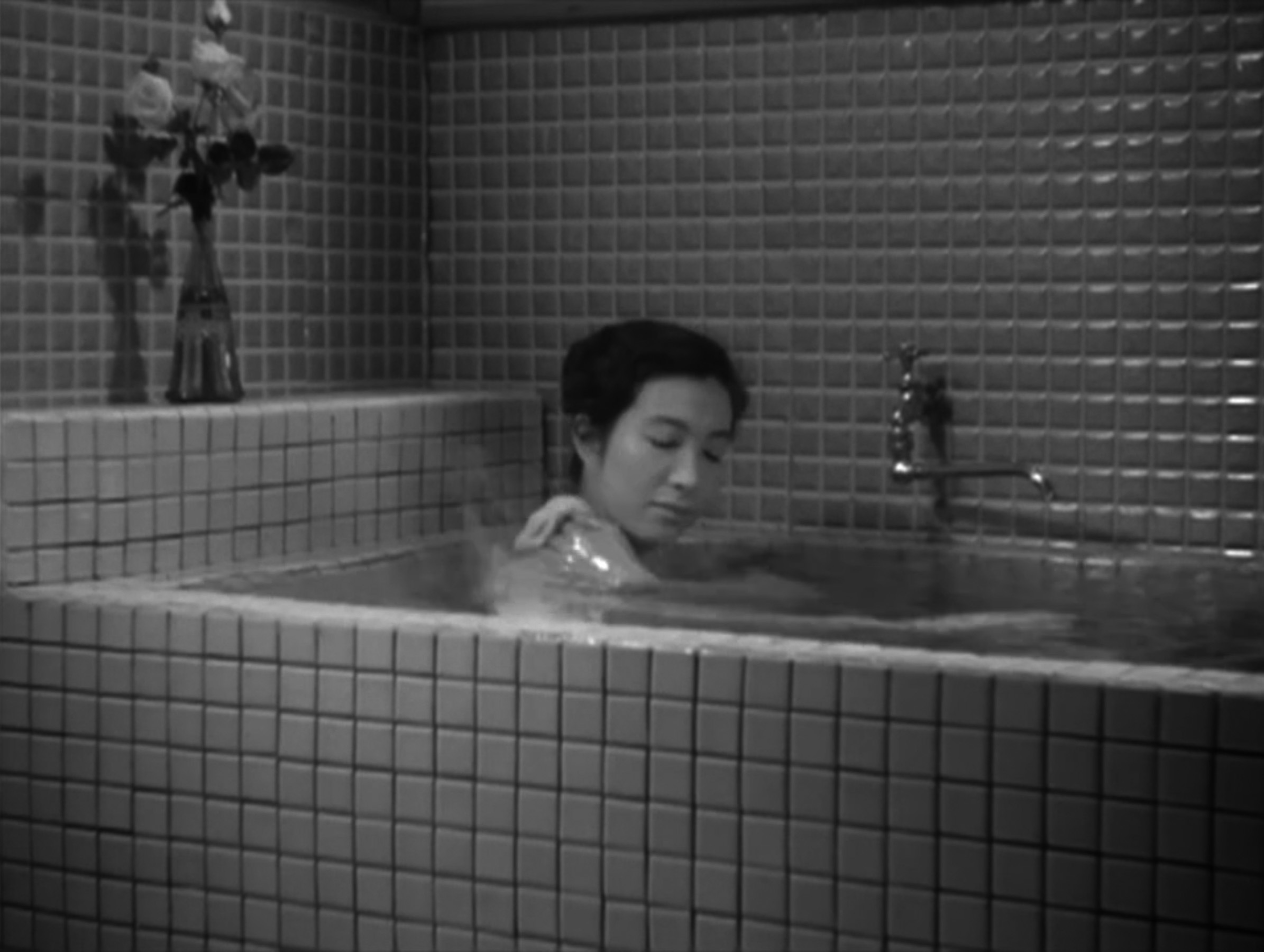 新珠三千代（Michiyo Aratama）「死の十字路」（1956）・・・其の弐_e0042361_16342049.jpg