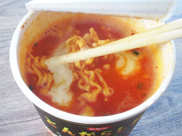 【日清食品】日清のとんがらし麺 うま辛海鮮チゲ…にチーズ入れてみた!_c0152767_07244766.jpg