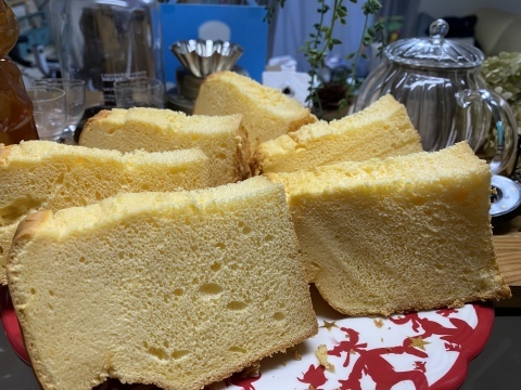 パン屋 純 - 📣新商品📣 🆕【いちごシフォンケーキ】 たっぷり