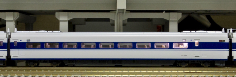 鉄道模型／KATO］100系新幹線＜グランドひかり＞ 16両を並べる