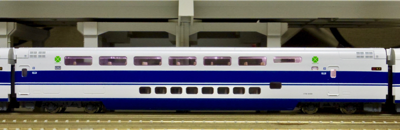 鉄道模型／KATO］100系新幹線＜グランドひかり＞ 16両を並べる