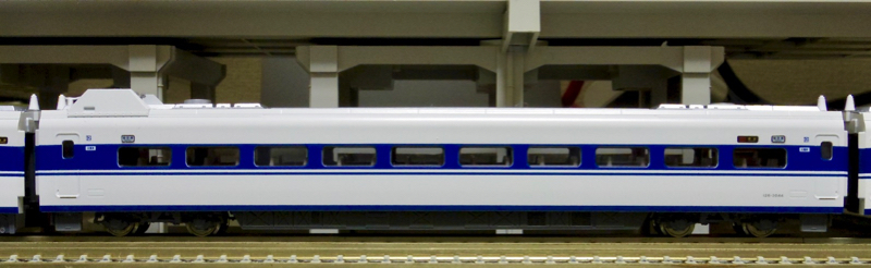 鉄道模型／KATO］100系新幹線＜グランドひかり＞ 16両を並べる