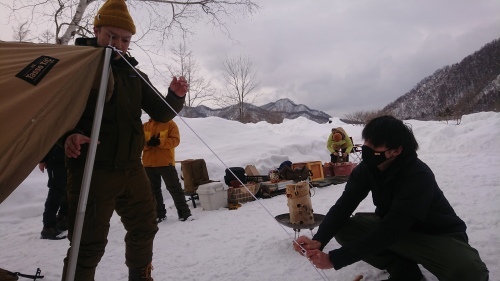 冬、八剣山の麓のキャンプ場でスモアを味わう。_d0198793_19181938.jpg