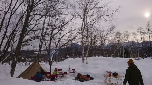 冬、八剣山の麓のキャンプ場でスモアを味わう。_d0198793_19233247.jpg